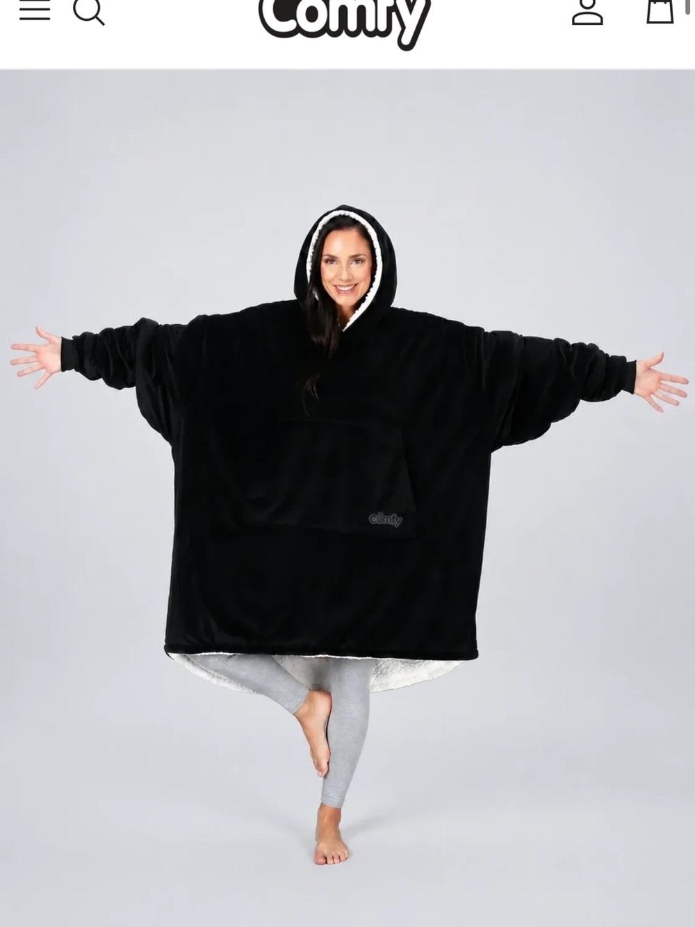 ‘The Comfy’ Oversized Black Hooded Wearable Blanket